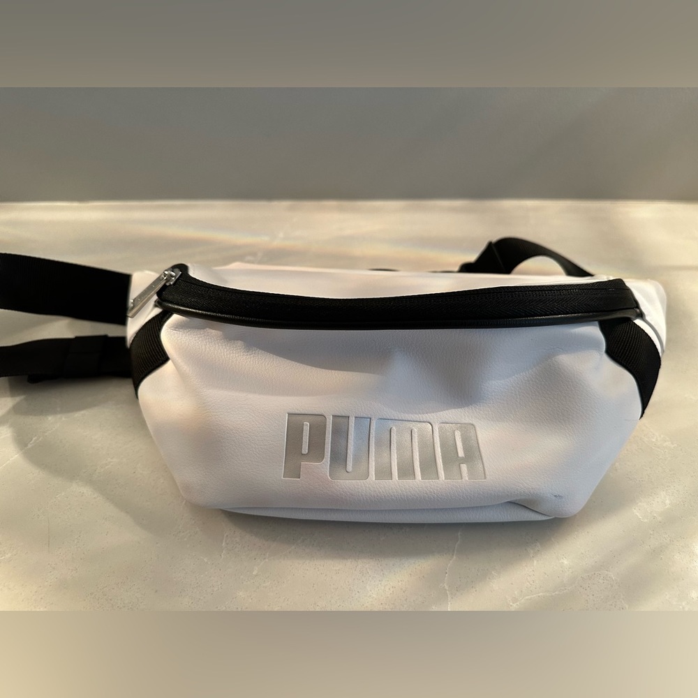 NWOT Puma White with Black Accents Fanny Pack